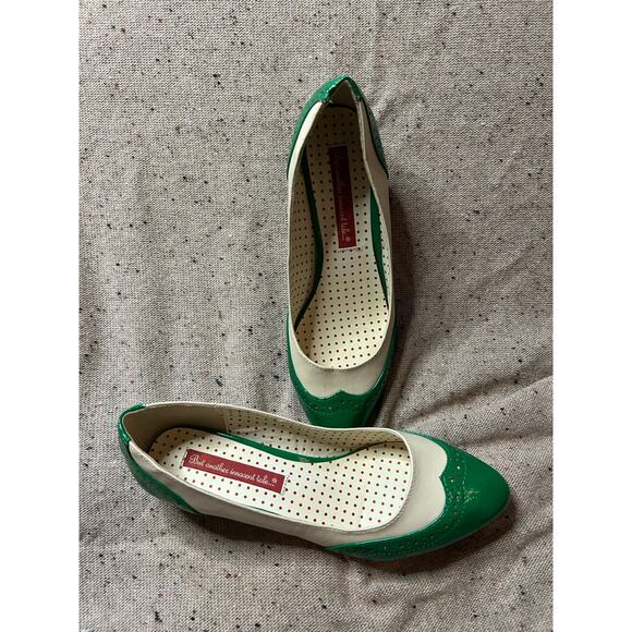 But Another InnocentTale Green and White Wingtip Kitten Heels 7 - Picture 1 of 7